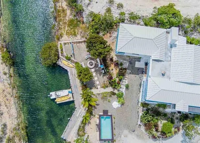 Villa Serenity By The Water- One Bedroom Water View Suite